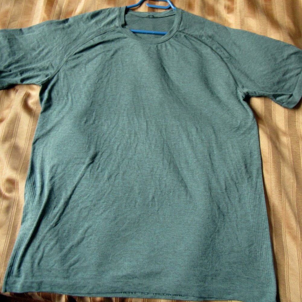 Lululemon Men  t-shirt, LLX, armpit to armpit 22.5in, Olive,Short Sleeve.